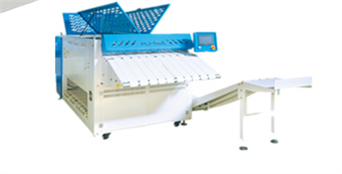 百強(qiáng)酒店毛巾折疊機(jī)